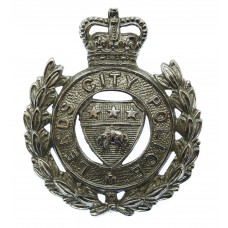 Leeds City Police Wreath Cap Badge - Queen's Crown