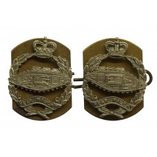 Pair of Royal Tank Regiment White Metal Collar Badges - Queen's C