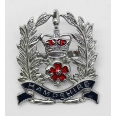 Hampshire Constabulary Sergeants Enamelled Cap Badge - Queen's Crown