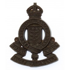 Royal Army Ordnance Corps (R.A.O.C.) WW2 Plastic Economy Cap Badge