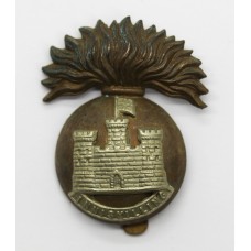 Royal Inniskilling Fusiliers Cap Badge (Flag Right)
