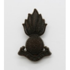 Royal Artillery WW2 Plastic Economy Field Service Cap/Collar Badge