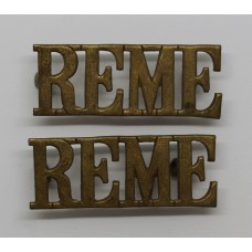 Pair of Royal Electrical & Mechanical Engineers (R.E.M.E.) Shoulder Titles