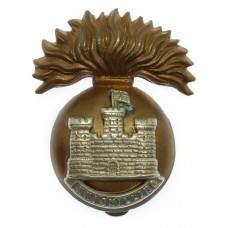 Royal Inniskilling Fusiliers Cap Badge (Flag Right)