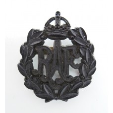 Royal Air Force (R.A.F.) WW2 Plastic Economy Cap Badge