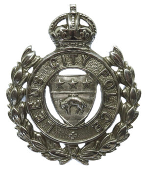 Leeds City Police Wreath Cap Badge - King's Crown