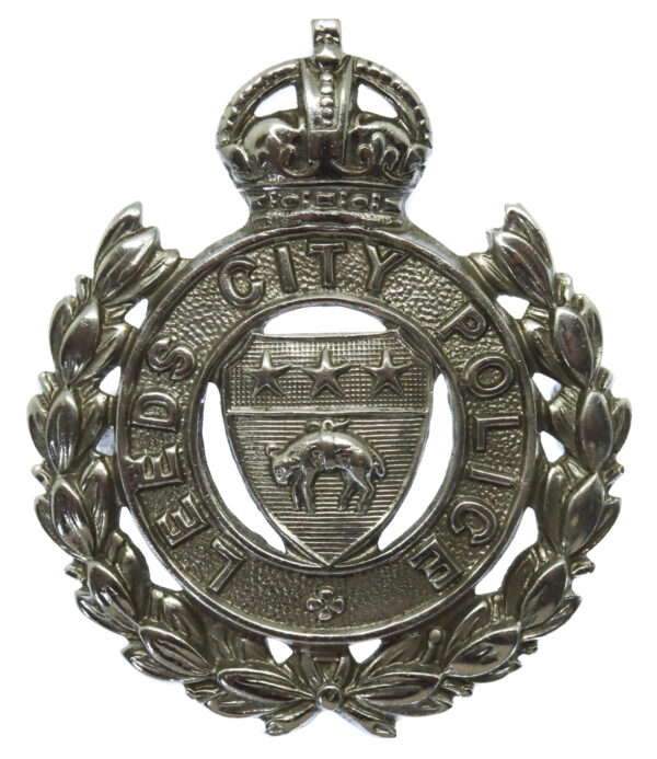 Leeds City Police Wreath Cap Badge - King's Crown