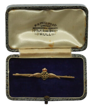 Royal Air Force (R.A.F.) 9ct Gold & Enamel Sweetheart Brooch in Box