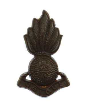 Royal Artillery WW2 Plastic Economy Field Service Cap/Collar Badge