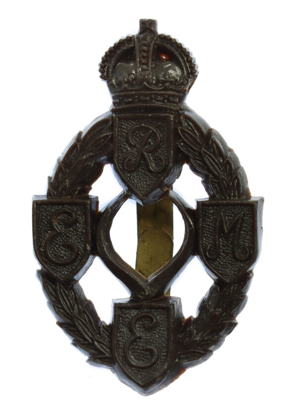 Royal Electrical & Mechanical Engineers (R.E.M.E.) WW2 Plastic Economy Cap Badge