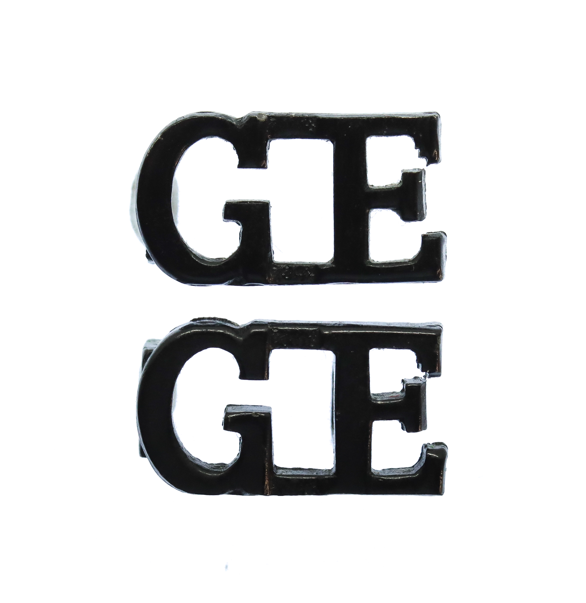 Pair of Gurkha Engineers (G.E.) Shoulder Titles
