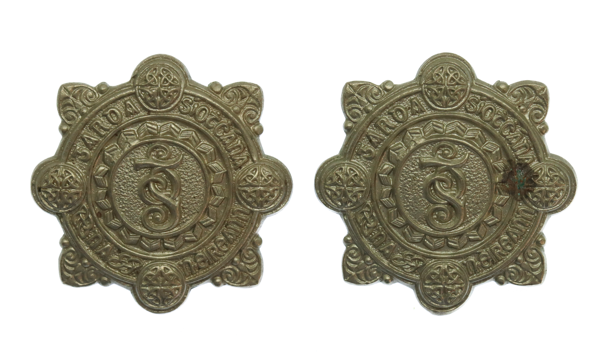 Pair of Garda Siochana (Irish Police) White Metal Collar Badges