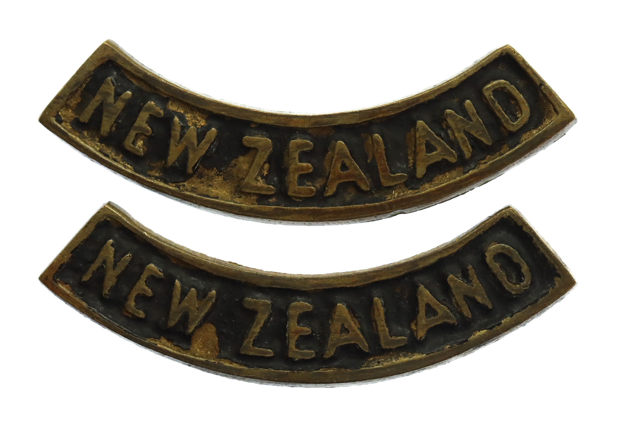 Pair of WW2 New Zealand Nationality  Shoulder Titles