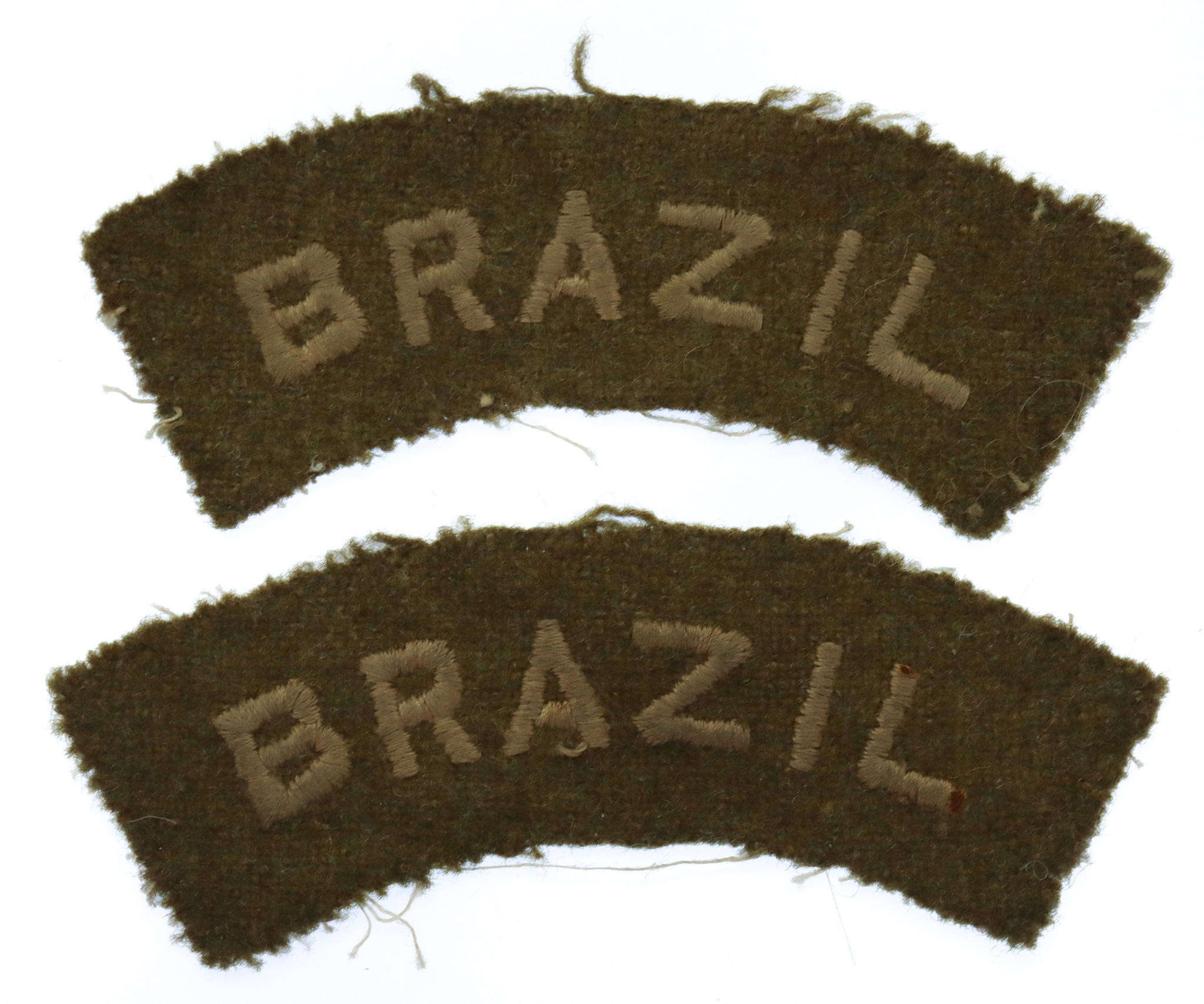 Pair of WW2 Brazil Nationality  (BRAZIL) Cloth Shoulder Titles (Khaki)