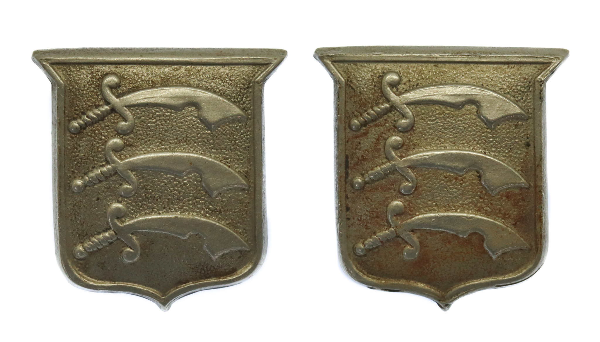 Pair of Essex Regiment (Volunteers) White Metal Collar Badges