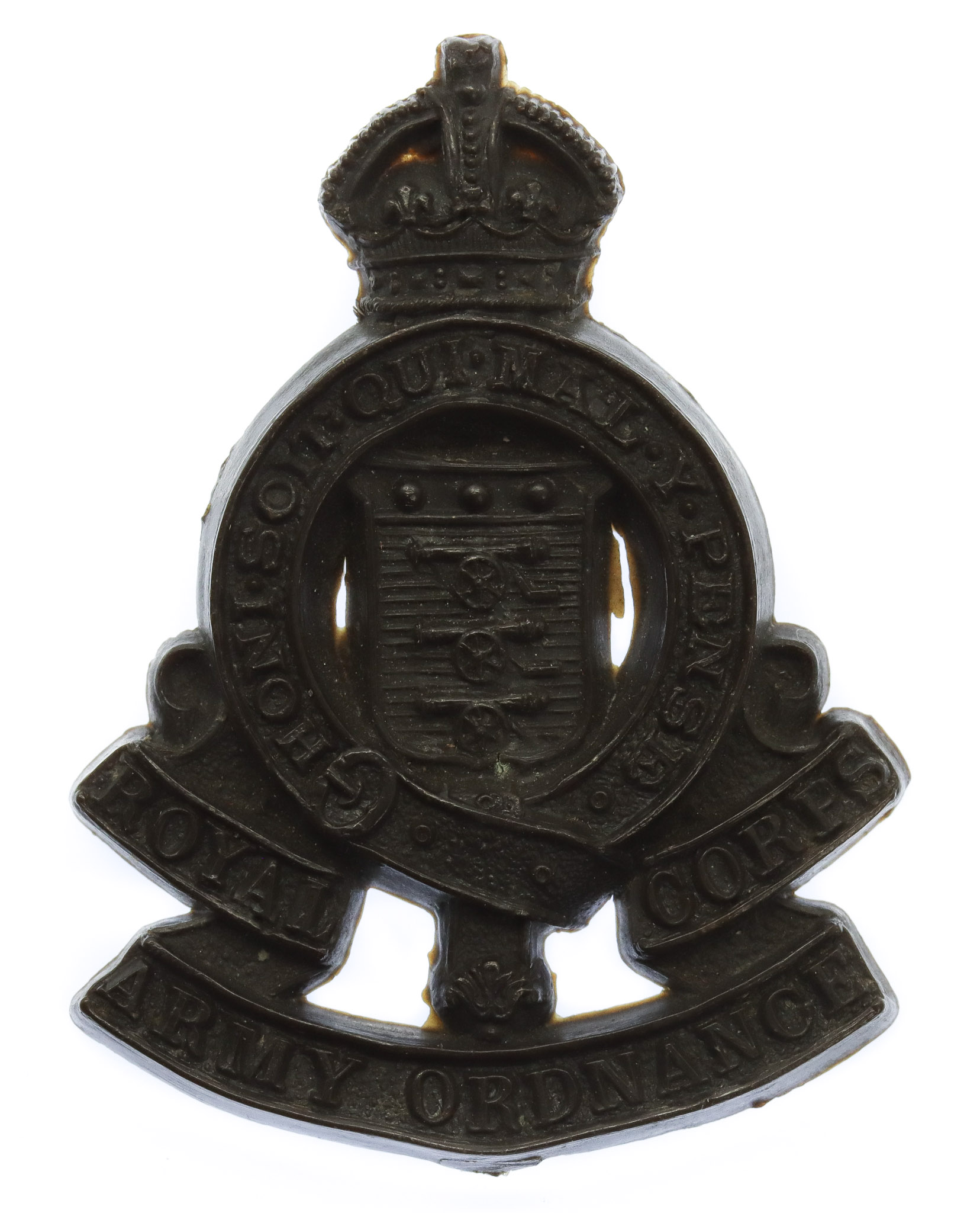 Royal Army Ordnance Corps (R.A.O.C.) WW2 Plastic Economy Cap Badge