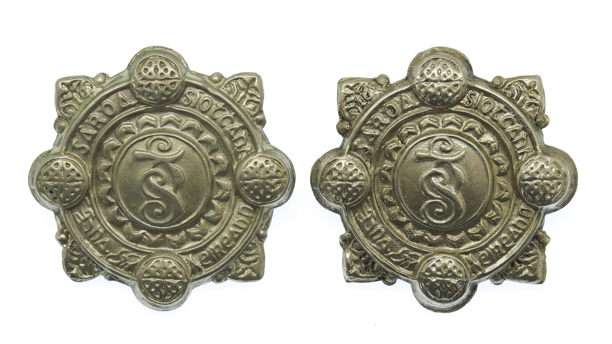 Pair of Garda Siochana (Irish Police) White Metal Collar Badges