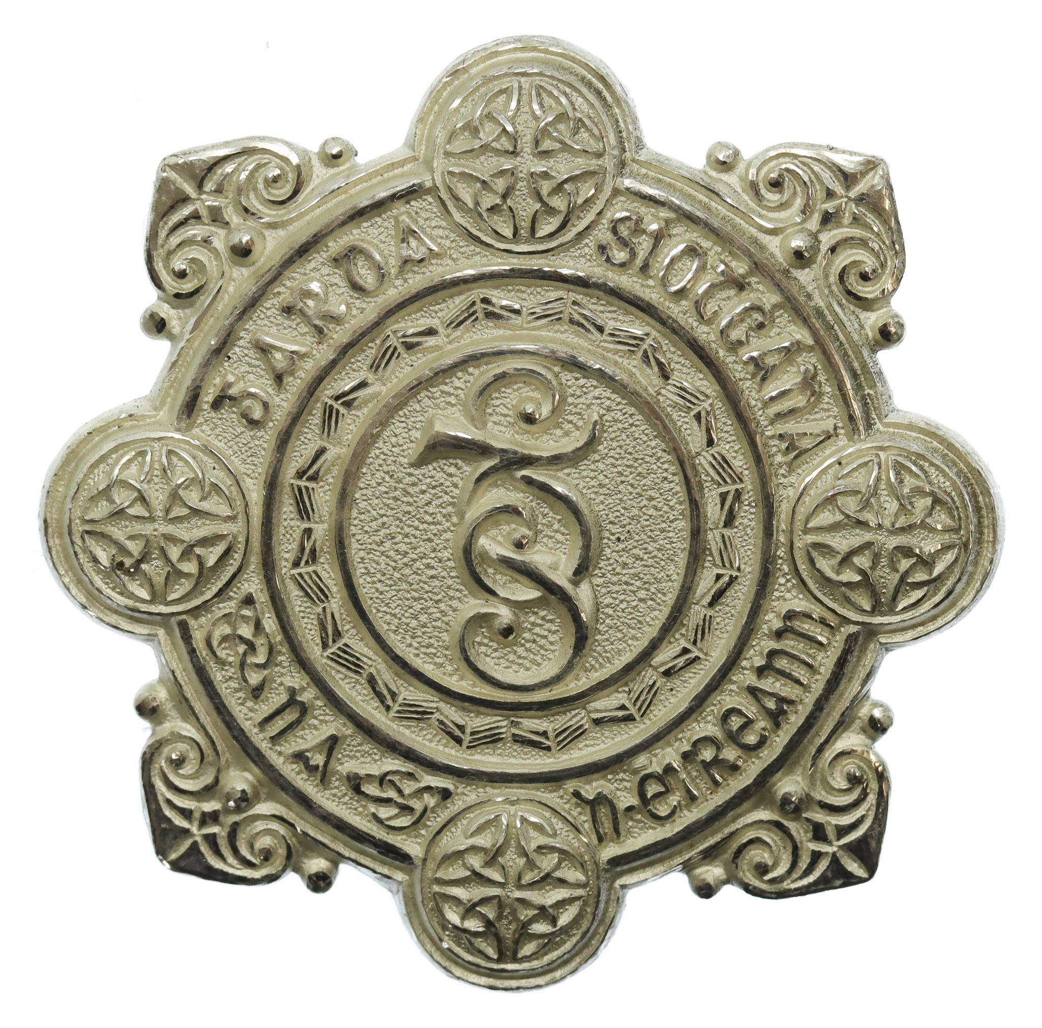 Garda Siochana (Irish Police) Senior Officer's Frosted Silver Cap Badge
