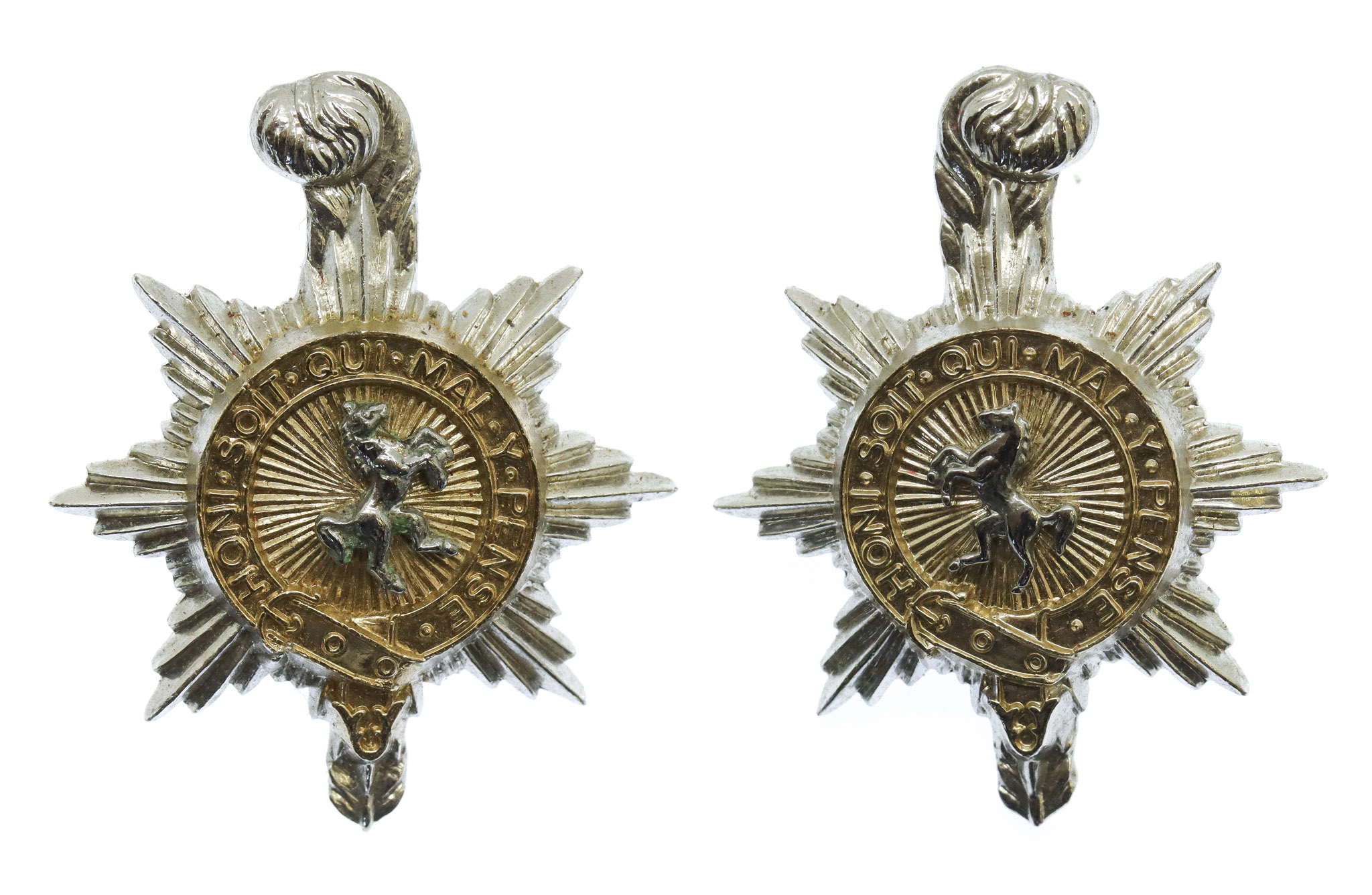Pair of Queen's Regiment Anodised (Staybrite) Collar Badges