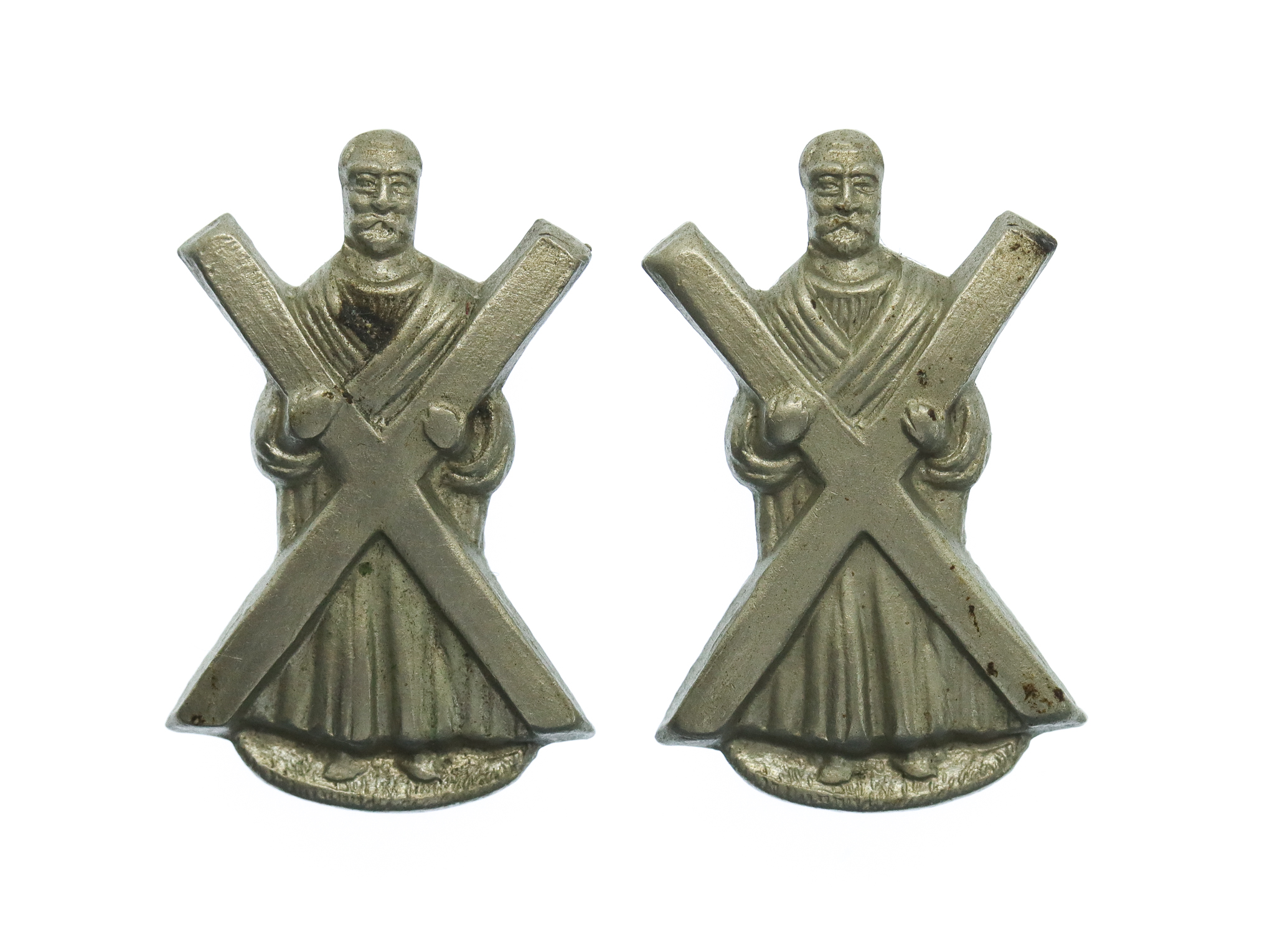 Pair of Black Watch (The Royal Highlanders) Collar Badges