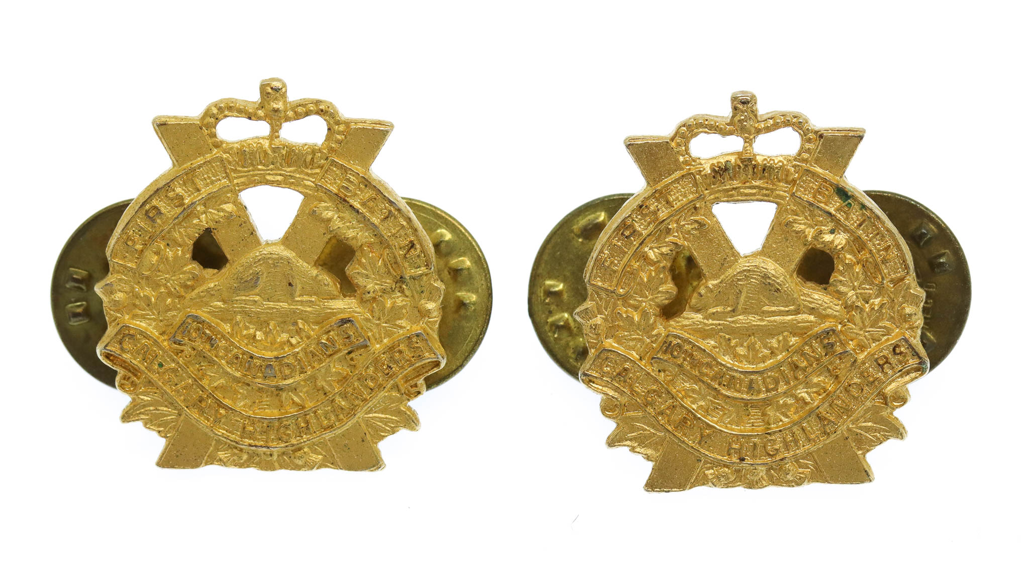 Pair of Canadian Calgary Highlanders Collar Badges - Queen's Crown