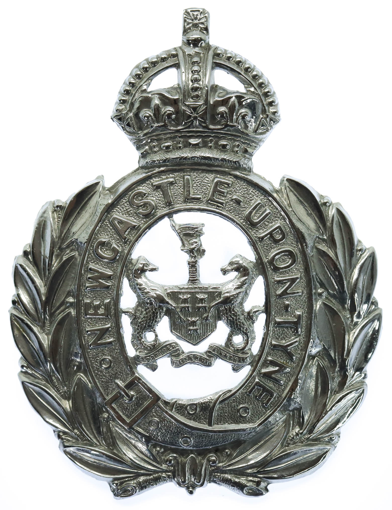 Newcastle-Upon-Tyne City Police Chrome Wreath Helmet Plate - King's Crown
