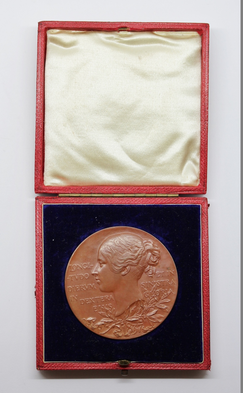 Large Bronze 1897 Queen Victoria Diamond Jubilee Medal Medallion in Fitted Box