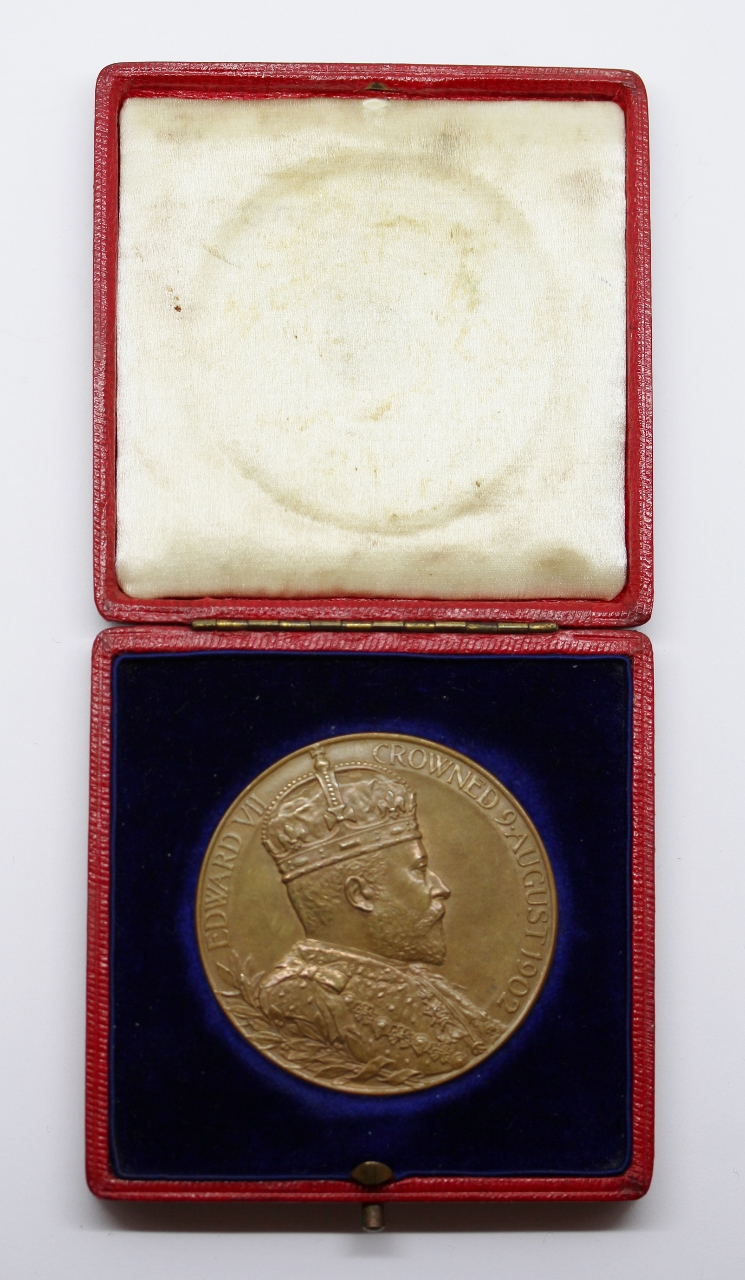Large Bronze 1902 King Edward VII Coronation Medal Medallion in Fitted Case 