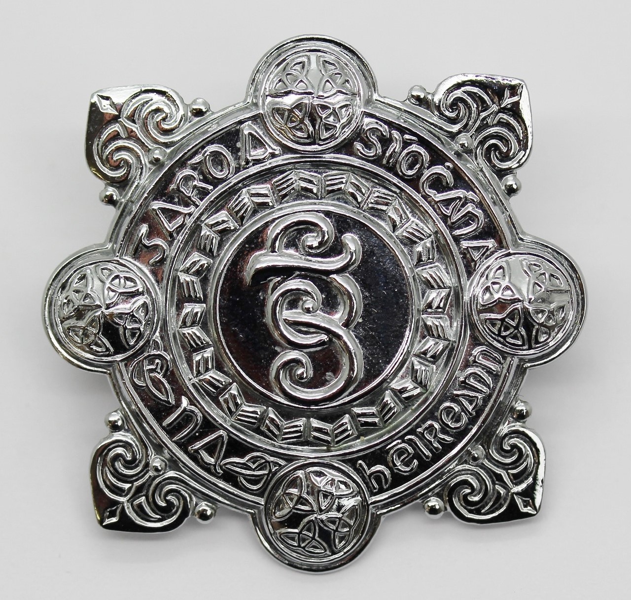 Garda Siochana (Irish Police) Chrome Cap Badge