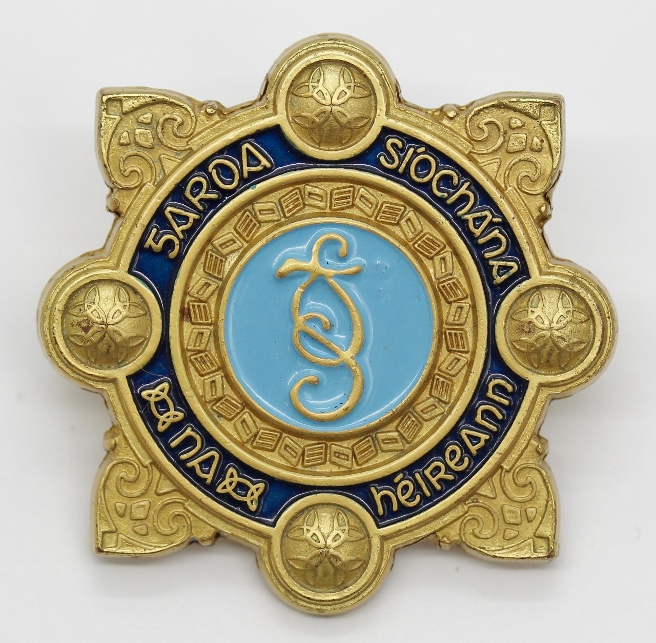 Garda Siochana (Irish Police) Enamelled Cap Badge