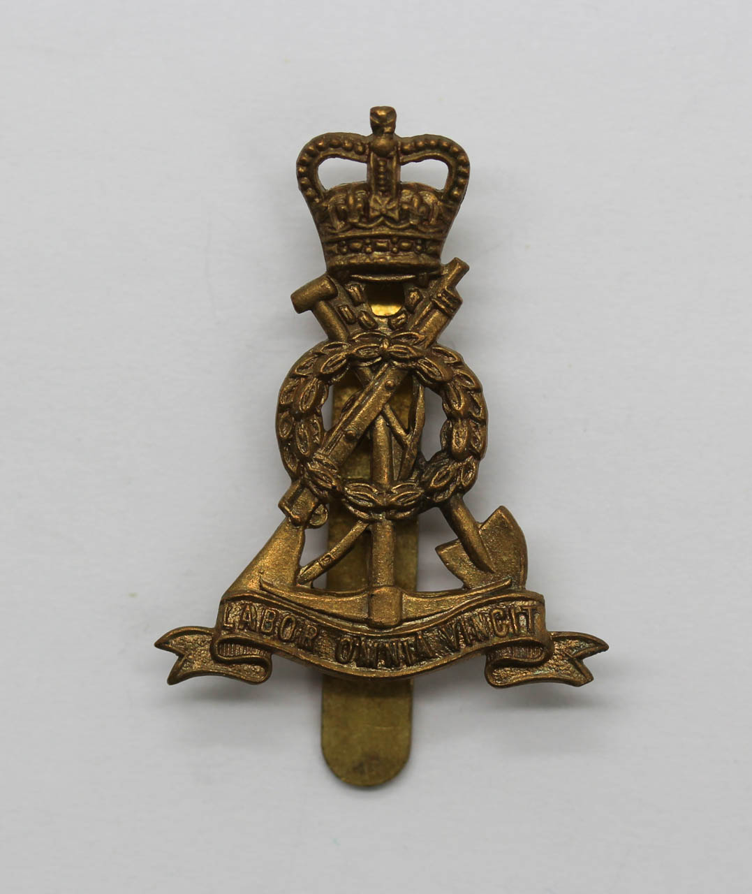 Pioneer Corps Beret Badge - Queen's Crown