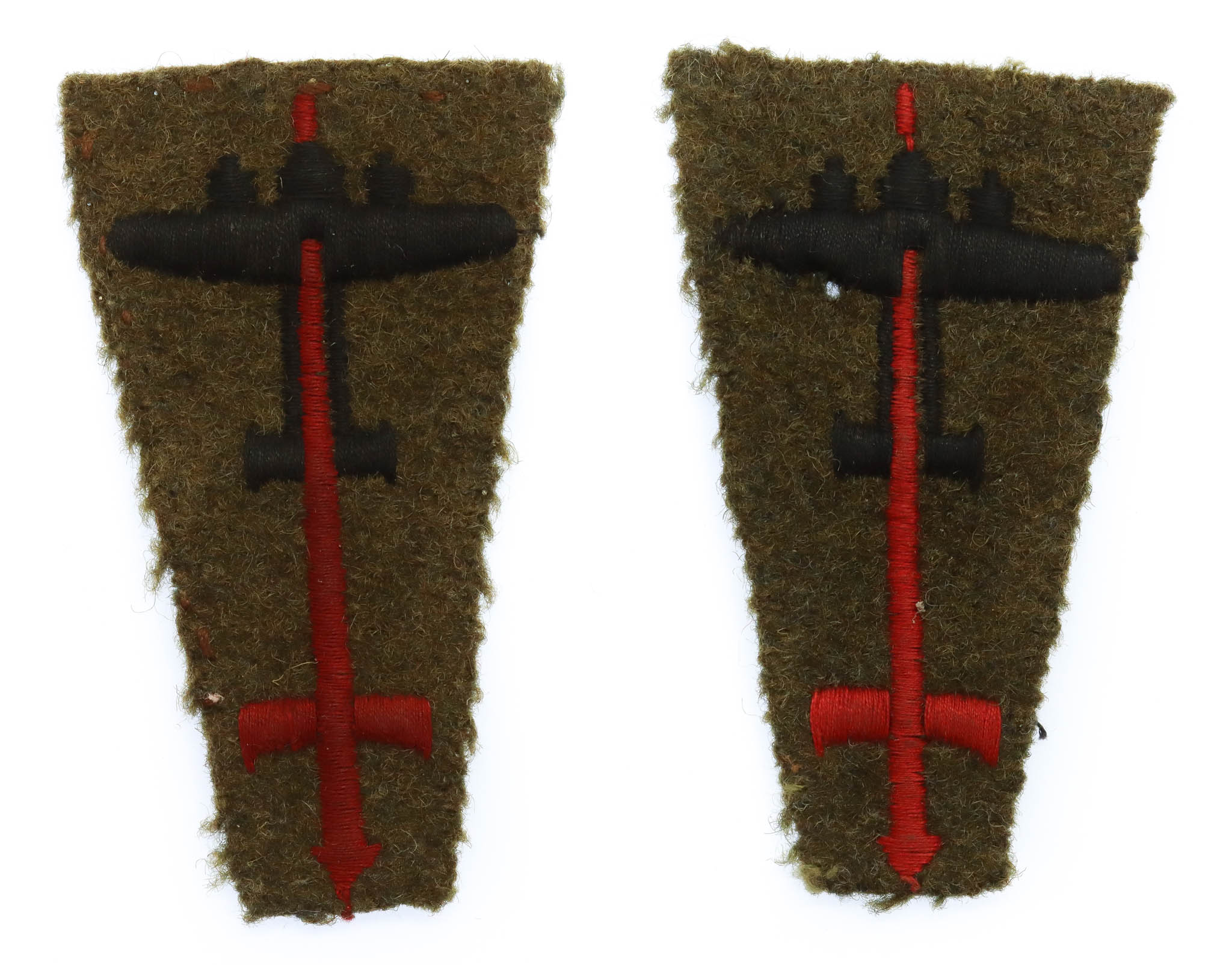 Pair of 1st Anti-Aircraft Division Cloth Formations Signs (1st Pattern)