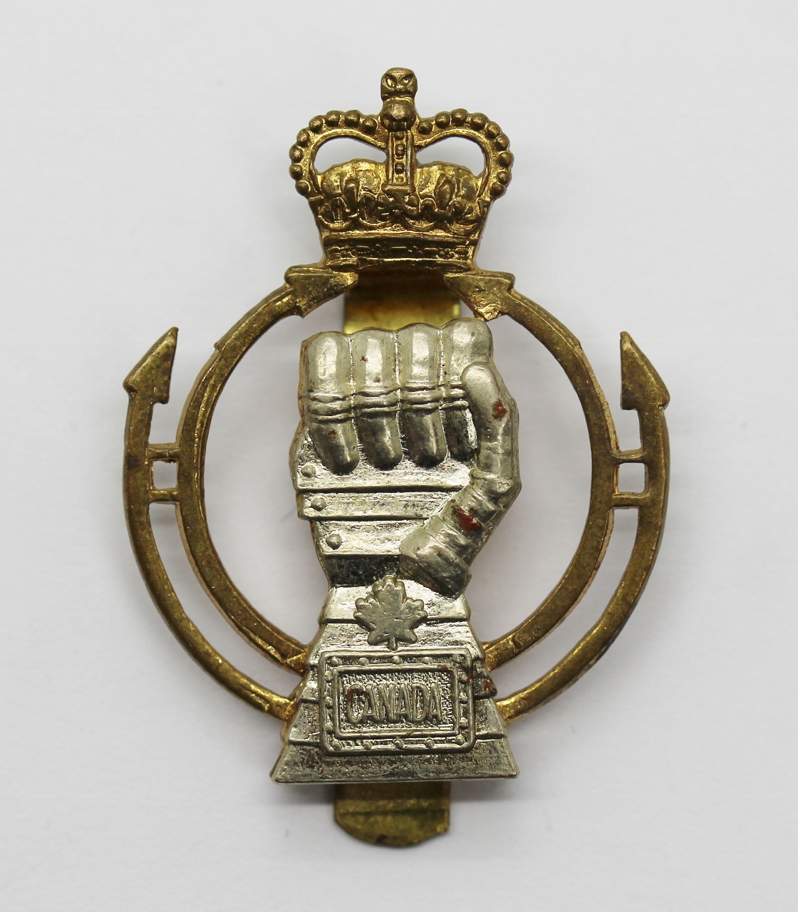 Royal Canadian Armoured Corps Beret Badge - Queen's Crown