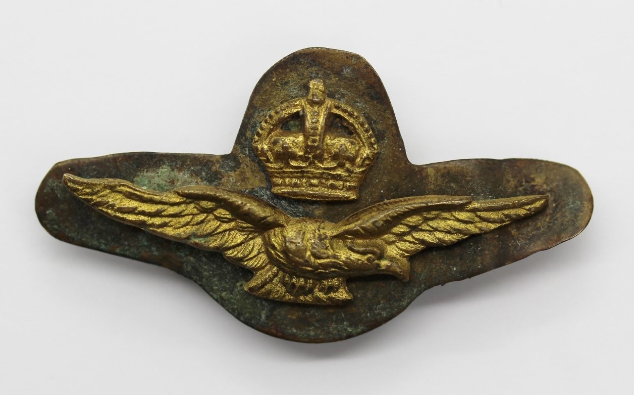 Royal Air Force (R.A.F.) Officer's Field Service Cap Badge - King's Crown