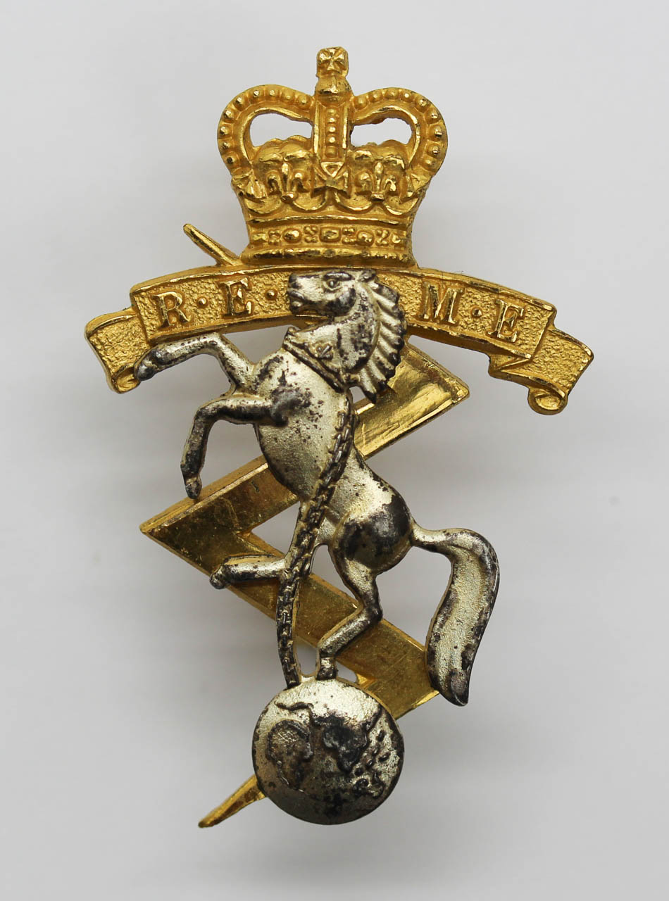Royal Electrical & Mechanical Engineers (R.E.M.E.) Officer's Dress Cap Badge - Queen's Crown