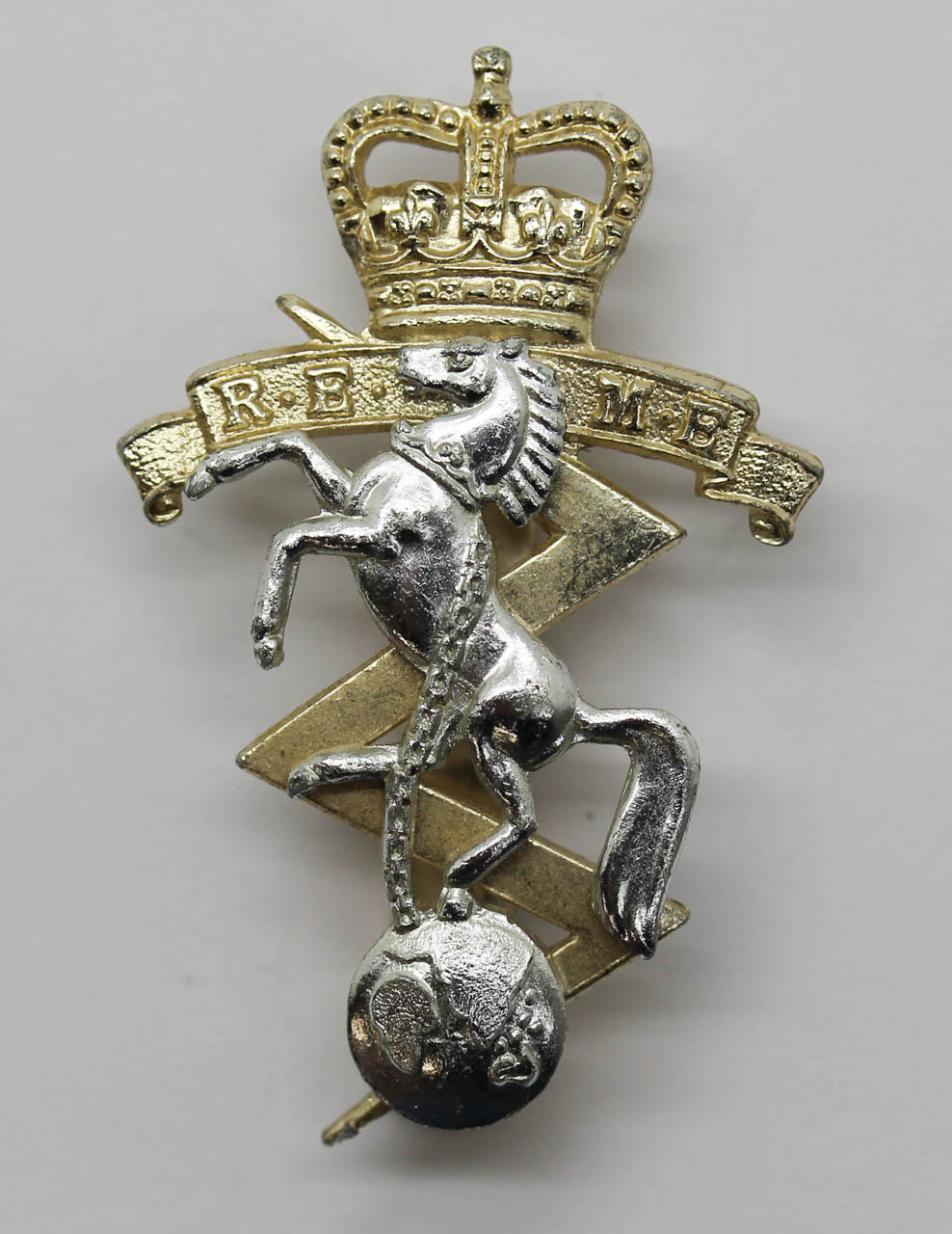 Royal Electrical & Mechanical Engineers (R.E.M.E.) Anodised (Staybrite) Cap Badge 