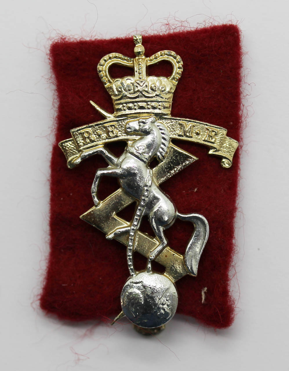 Rare Royal Electrical & Mechanical Engineers (R.E.M.E.) One Piece Anodised (Staybrite) Cap Badge 