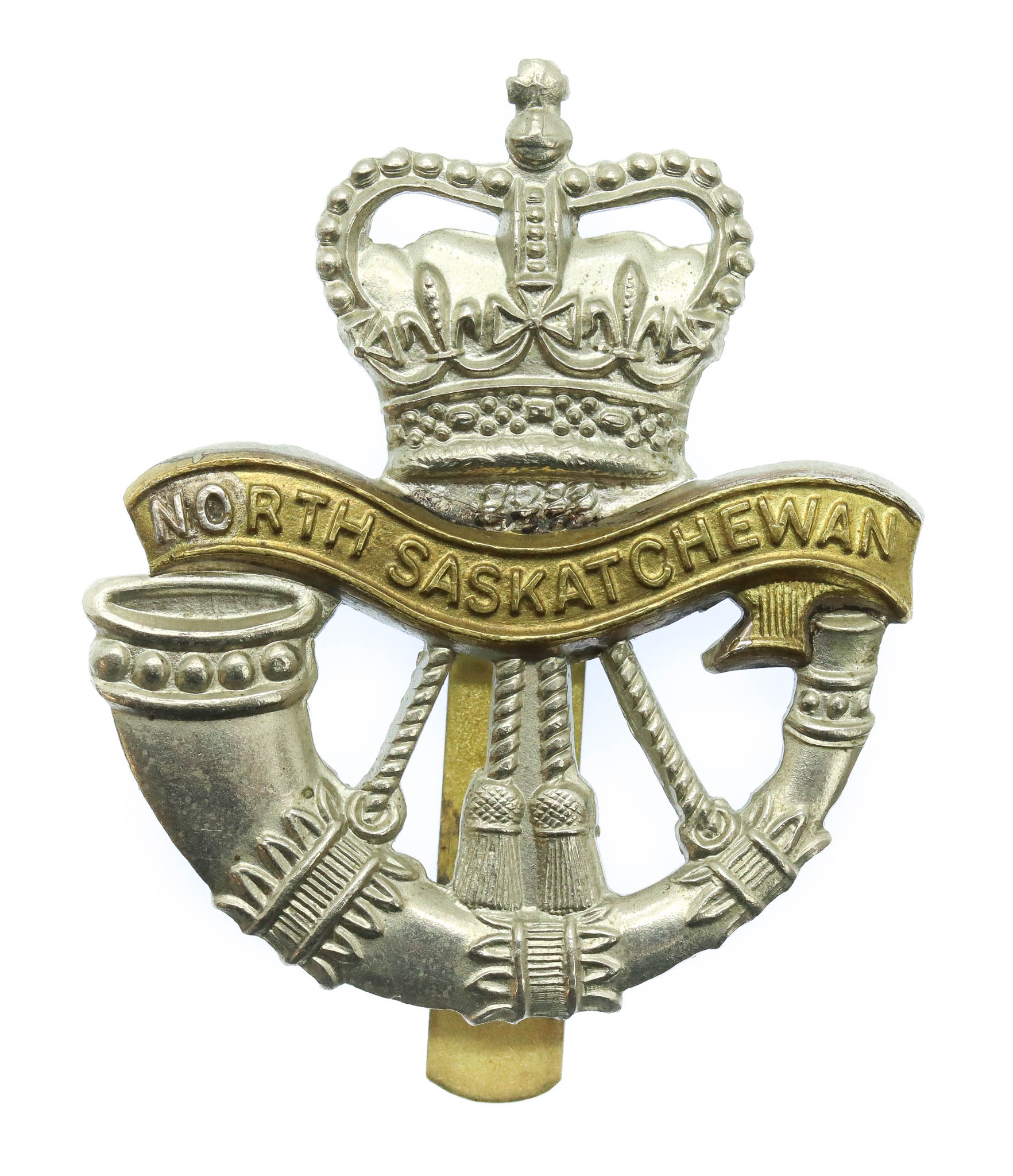Canadian North Saskatchewan Regiment Cap Badge - Queen's Crown
