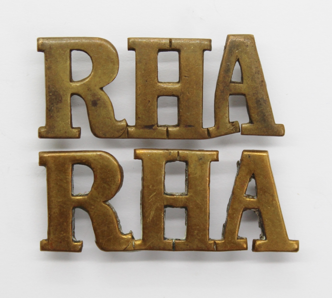 Pair of Royal Horse Artillery (R.H.A.) Shoulder Titles