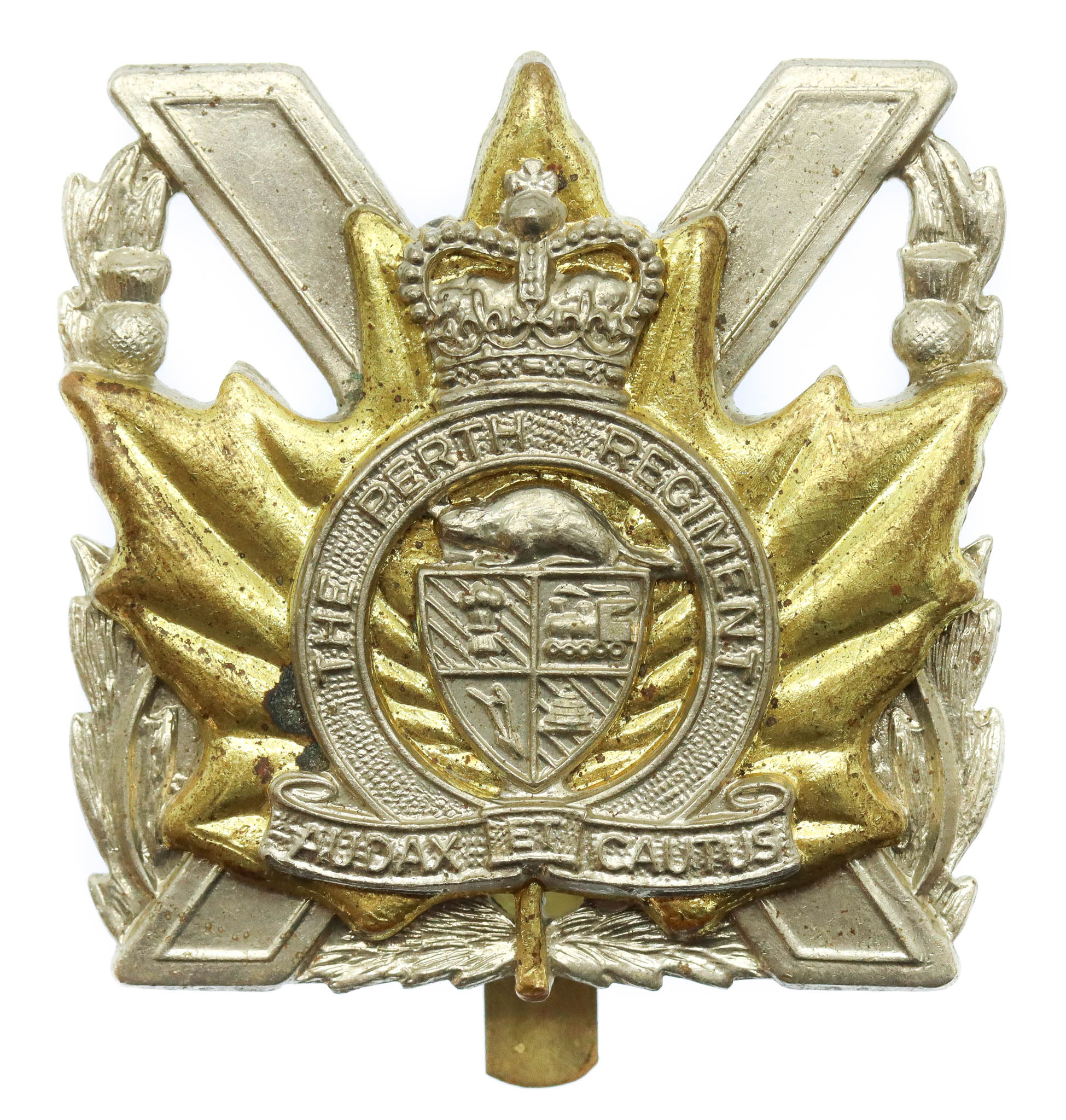 Canadian The Perth Regiment Cap Badge - Queen's Crown