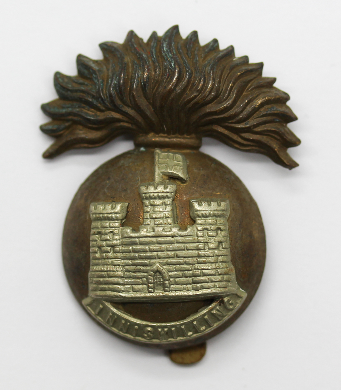 Royal Inniskilling Fusiliers Cap Badge (Flag Right)