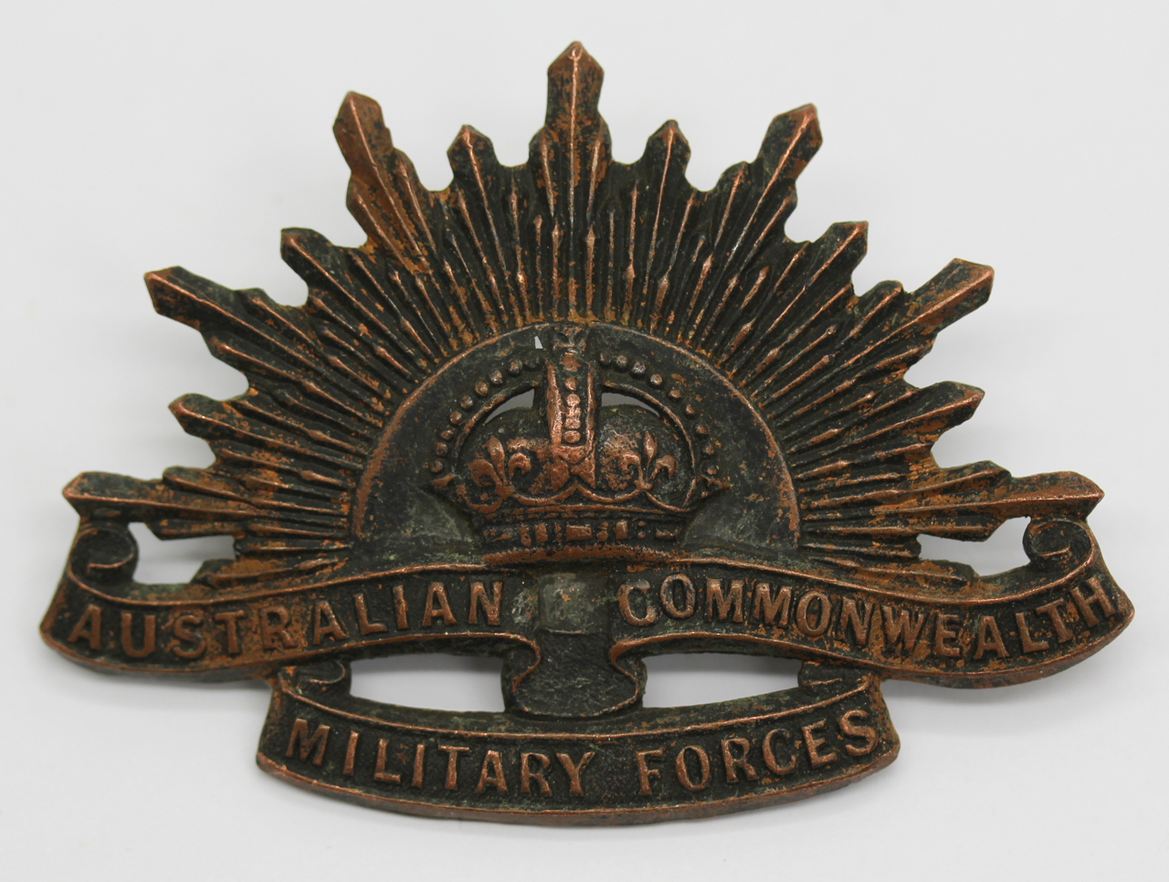 Australian Commonwealth Military Forces Slouch Hat Badge - King's Crown