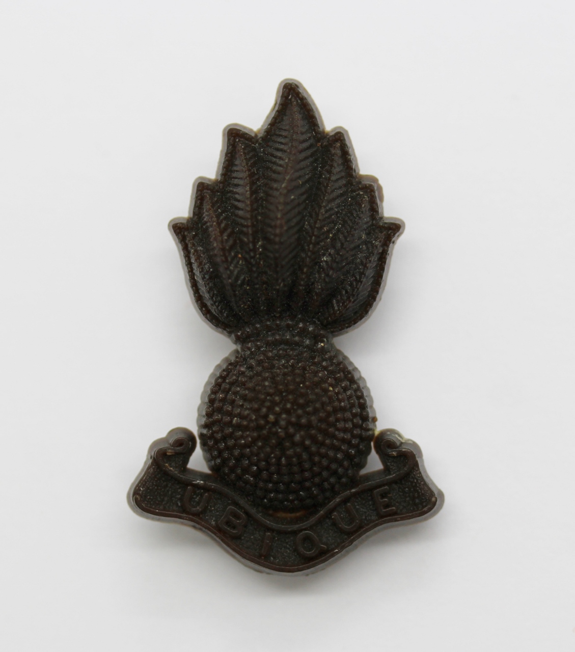Royal Artillery WW2 Plastic Economy Field Service Cap/Collar Badge
