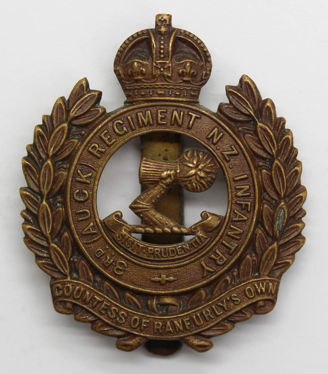 3rd Auckland Regiment New Zealand Infantry Cap Badge - King's Crown