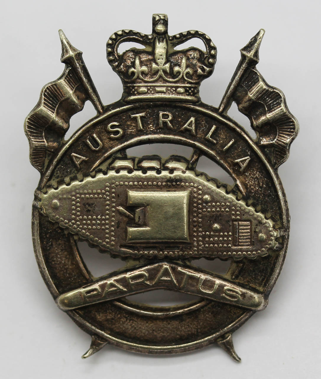 Australian Army 1st Armoured Regiment Cap Badge - Queen's Crown