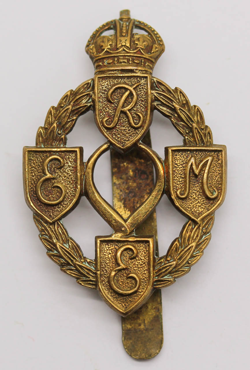Royal Electrical & Mechanical Engineers (R.E.M.E.) Cap Badge - King's Crown (1st Pattern)