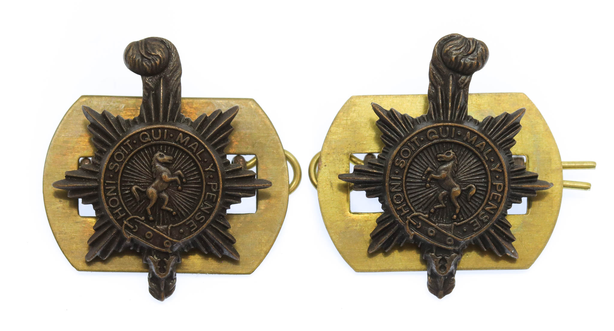Pair of Queen's Regiment Collar Badges