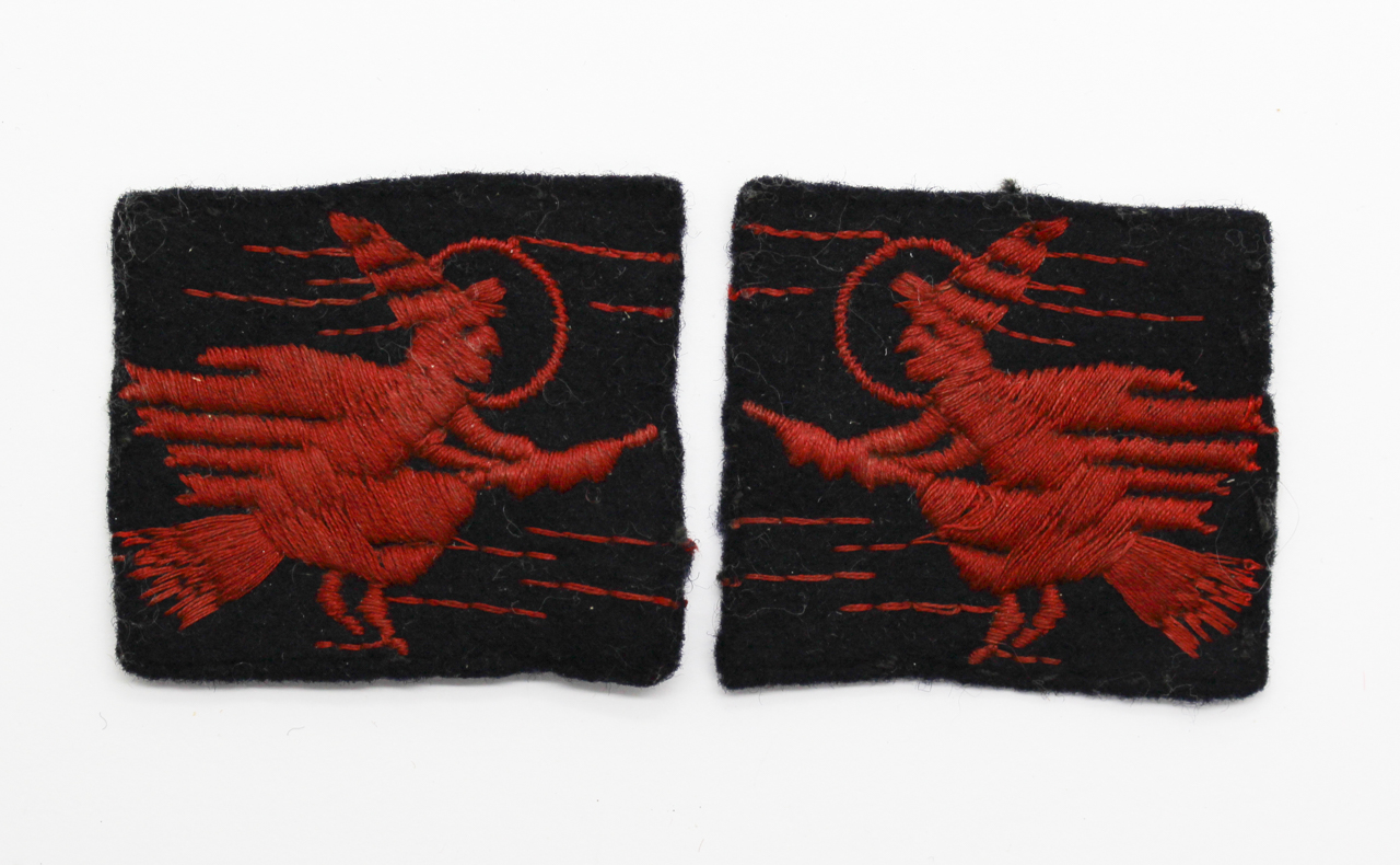Pair of 2nd Anti-Aircraft Division Cloth Formation Signs (2nd Pattern)