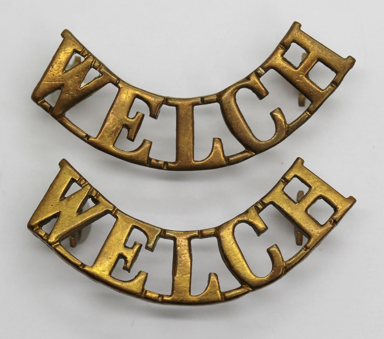 Pair of Welch Regiment (WELCH) Shoulder Titles