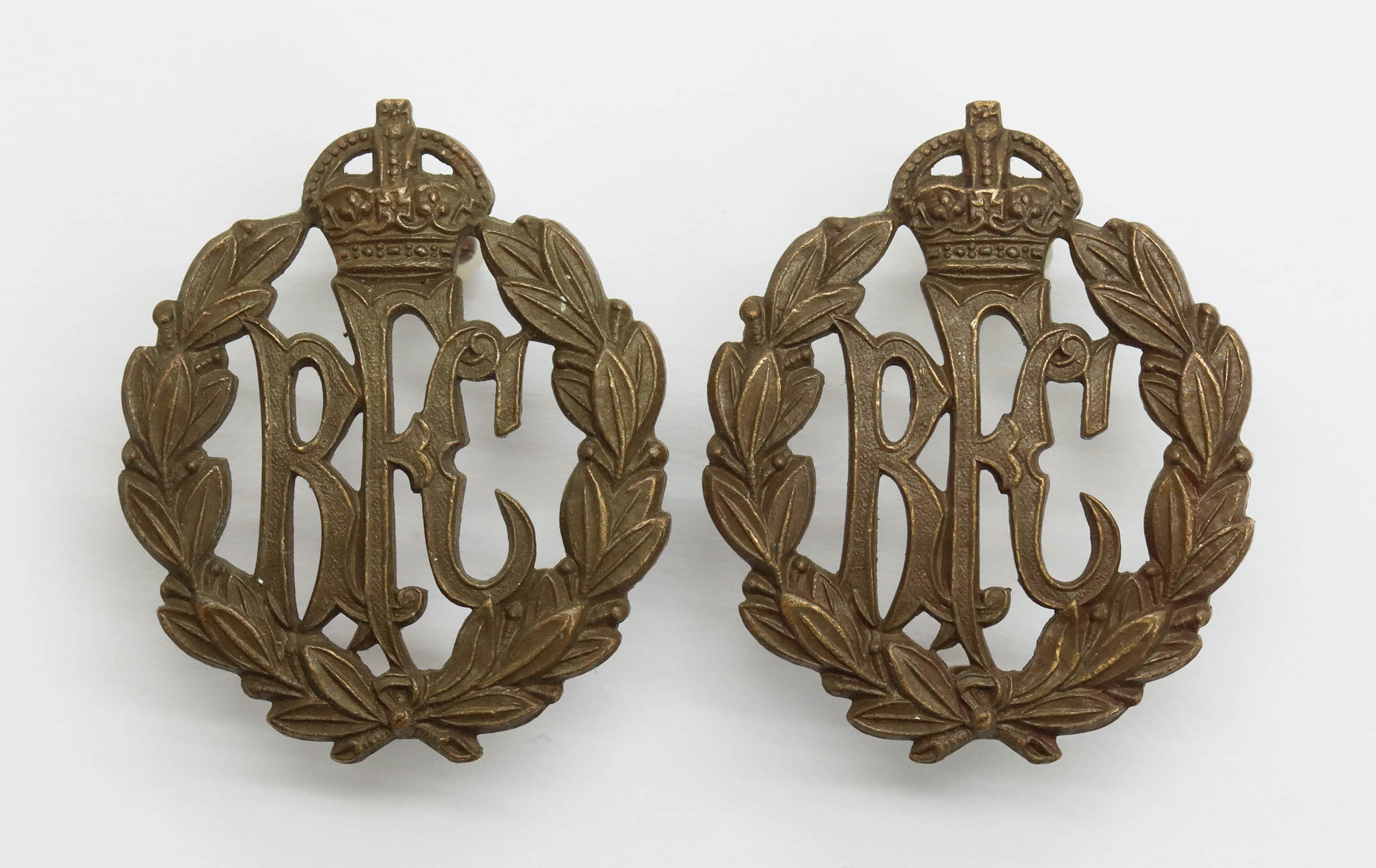 Pair of WW1 Royal Flying Corps (R.F.C.) Officer's Service Dress Collar Badges